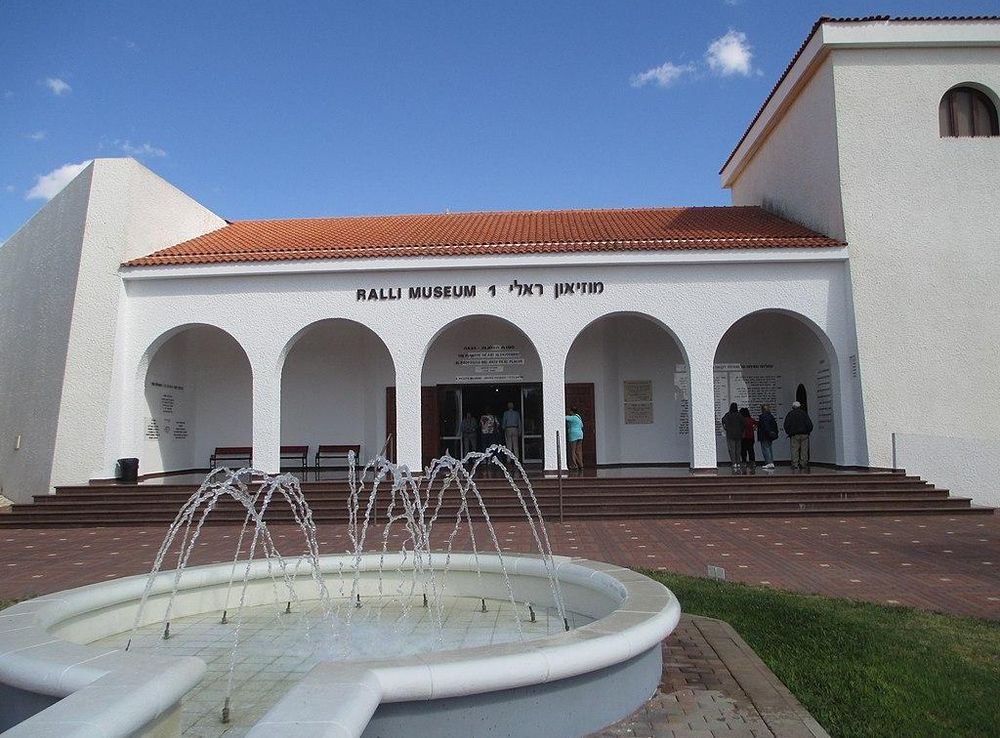 File:PikiWiki Israel 33367 Ralli Museum.JPG - Wikimedia Commons