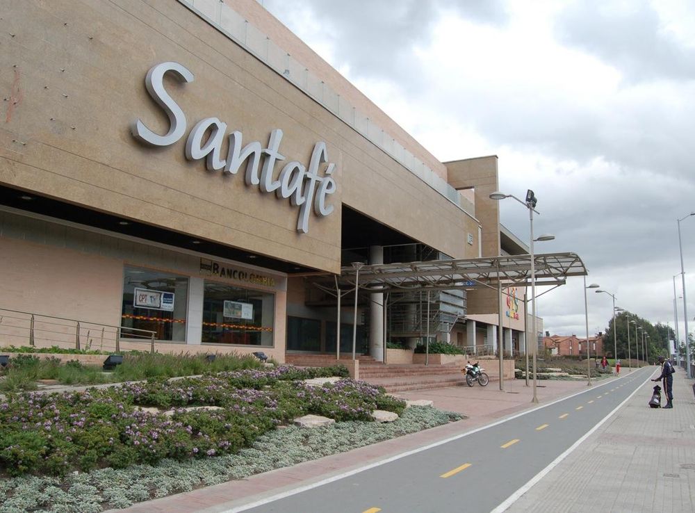 Archivo:Santafe Mall in north Bogota.jpg - Wikipedia, la enciclopedia libre