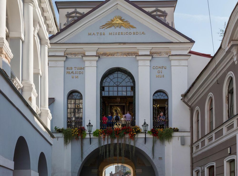 File:Gate of Dawn Exterior, Vilnius, Lithuania - Diliff.jpg - Wikipedia