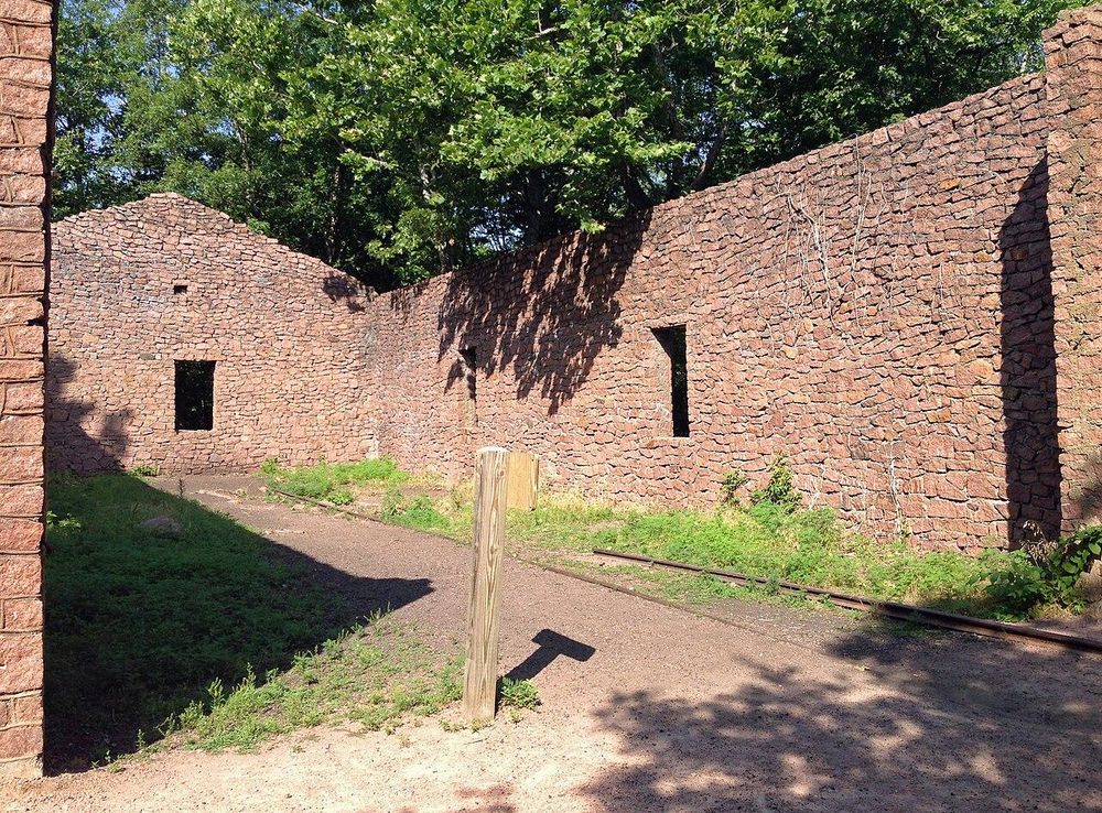 File:Engine house ruins Elephant Rocks.JPG - Wikimedia Commons