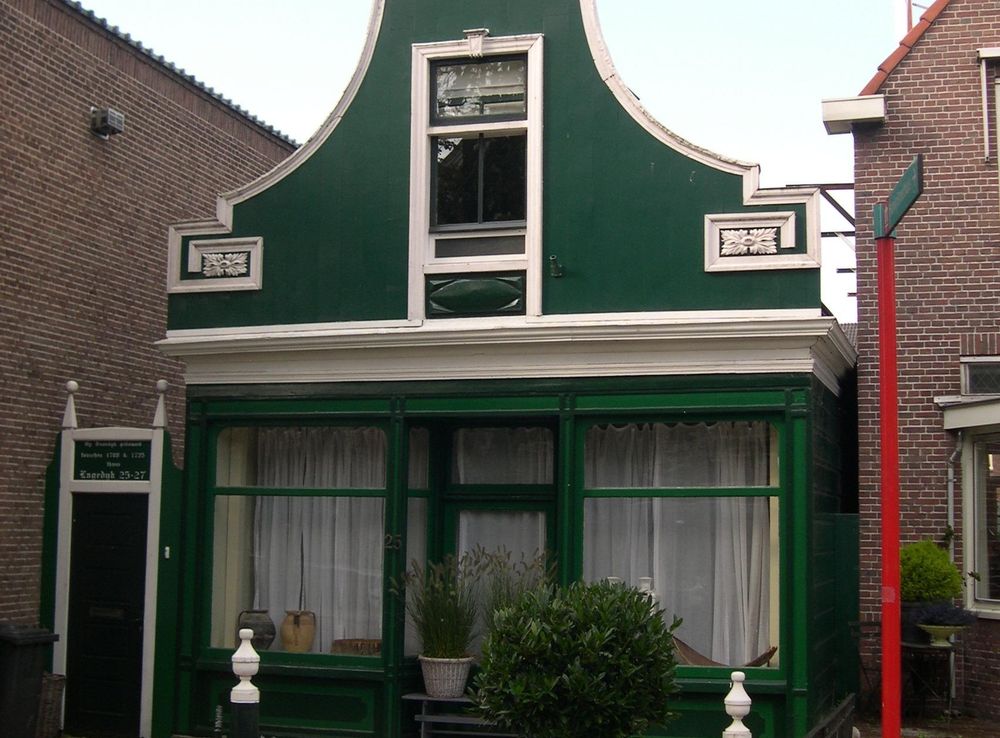 File:Lagedijk Zaandijk 050924.jpg - Wikimedia Commons