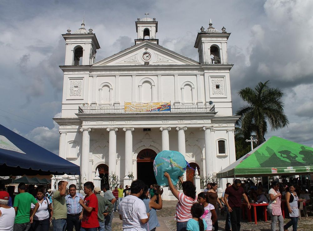 File:Plaza De Suchitoto.JPG - Wikimedia Commons