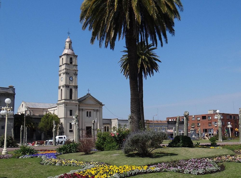 File:Iglesia Católica en Fray Bentos.JPG - Wikimedia Commons
