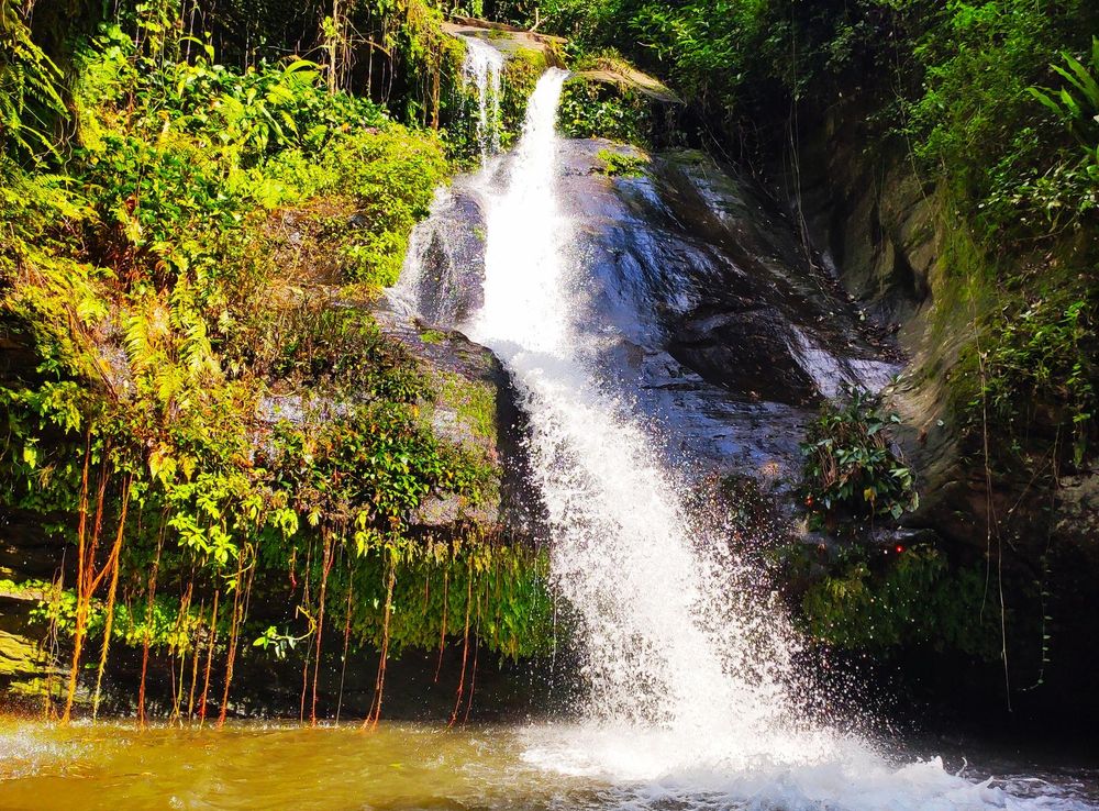 File:Cascade de Womé.jpg - Wikimedia Commons
