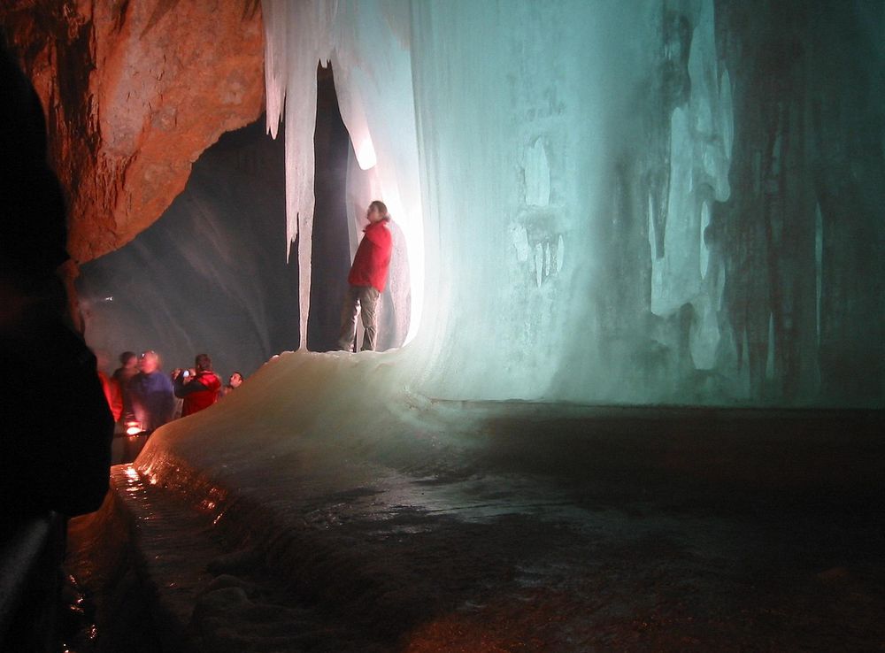 File:Eisriesenwelt-7.JPG - Wikimedia Commons
