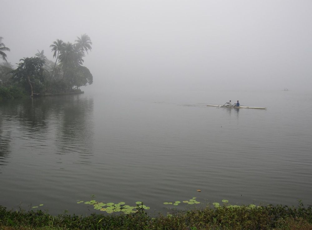 File:Inya Lake 19 Nov 2009.JPG - Wikimedia Commons