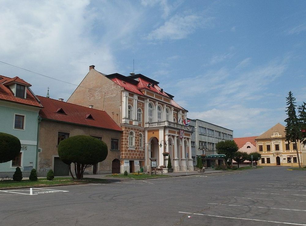 File:Krupina, radnica.JPG - Wikimedia Commons