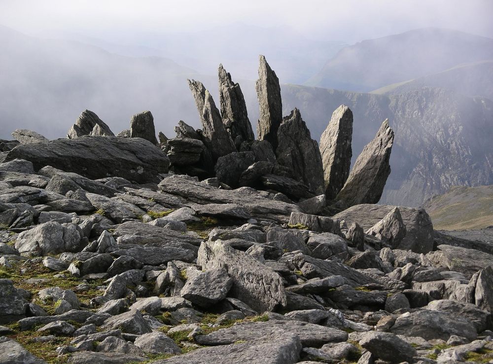 File:Glyder Fawr rocks.JPG - Wikimedia Commons