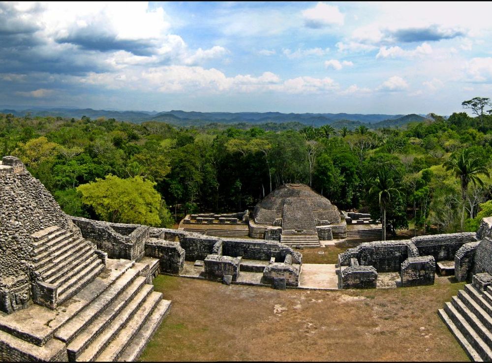 File:Panorama atop Caracol.png - Wikipedia