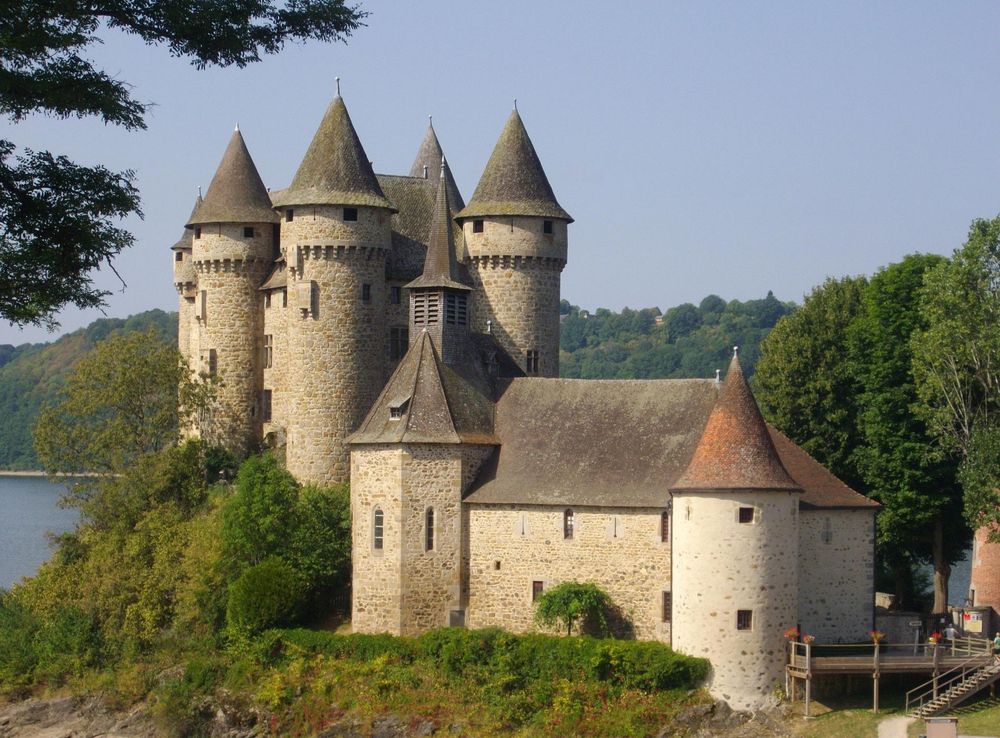 File:Lanobre - château de Val (1).JPG - Wikimedia Commons