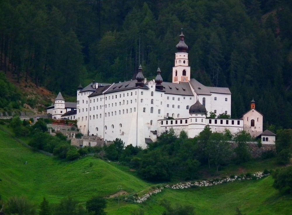 File:Burgusio-Burgeis, Abbazia di Monte Maria 001.JPG - Wikimedia Commons