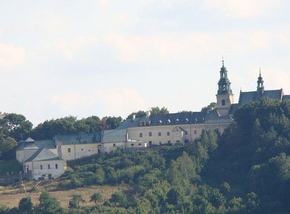 File:Klasztor karczowka kielce.JPG - Wikimedia Commons