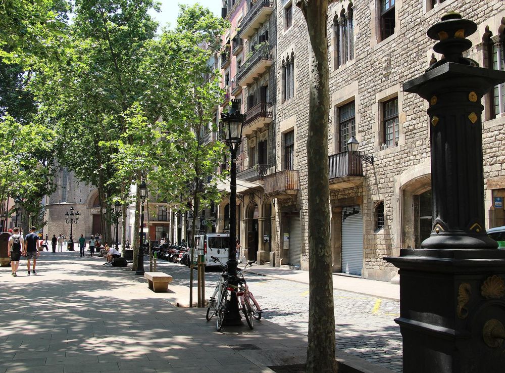 File:Barcelona - El Born. Passeig del Born.jpg - Wikimedia Commons