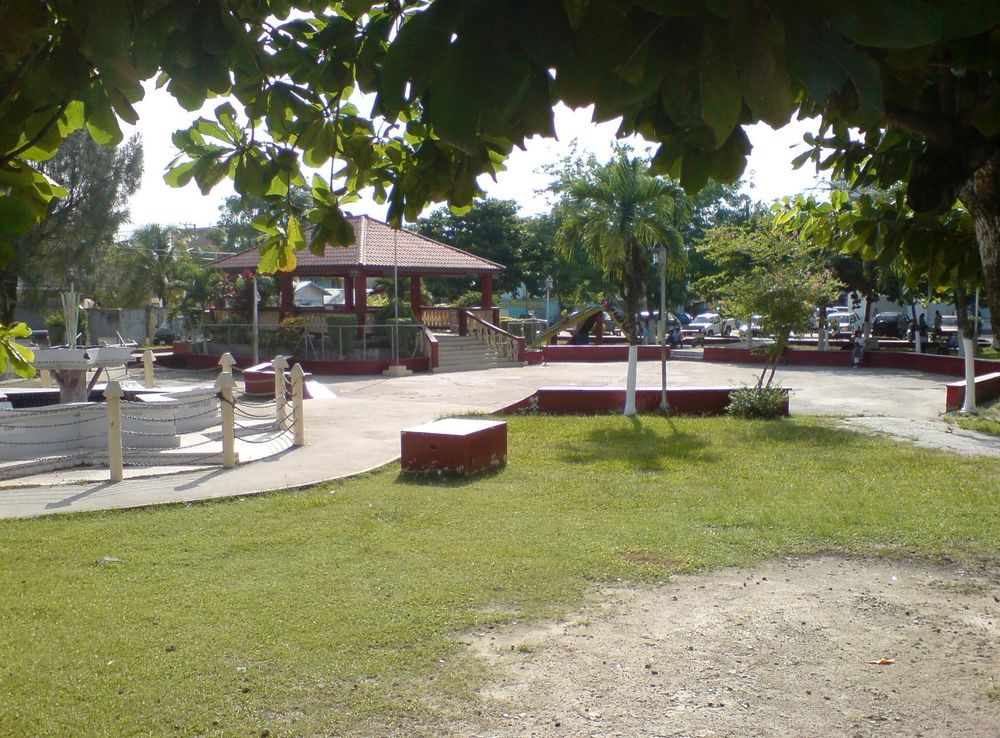 File:Main square, Orange Walk Town, Belize.JPG - Wikimedia Commons