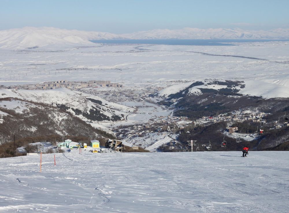 File:View from Tsaghkadzor second ski run.JPG - Wikimedia Commons