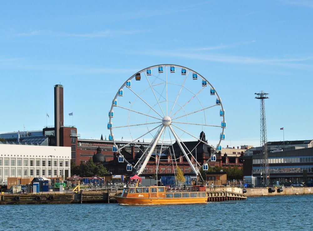 File:Finniar SkyWheel Helsinki (Ferris wheel).jpg - Wikimedia Commons
