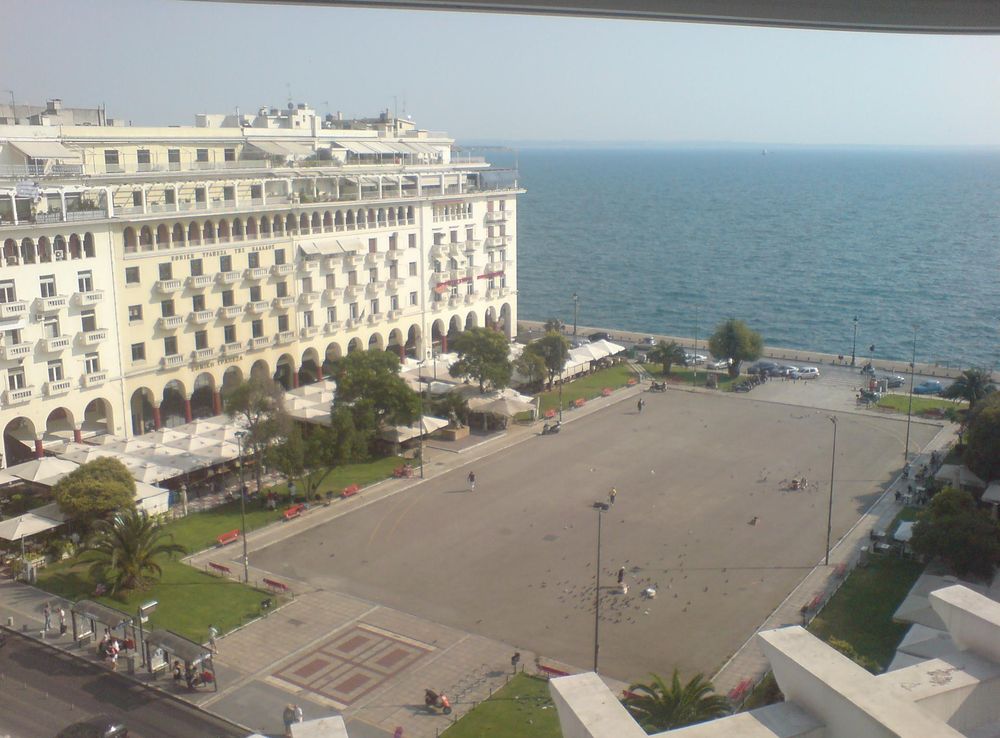 File:Plateia Aristotelous.JPG - Wikimedia Commons