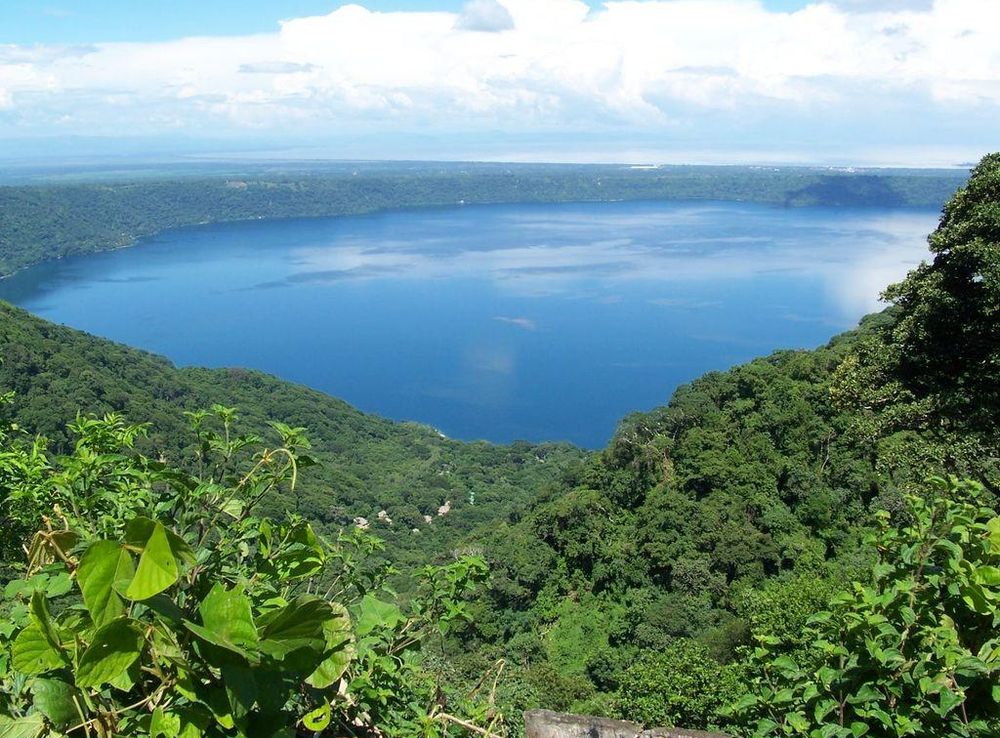 File:Laguna de apoyo.jpg - Wikimedia Commons