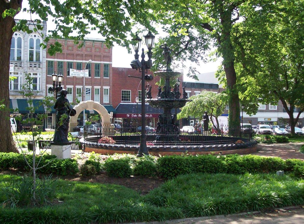 File:Fountain Square Park, Bowling Green, Kentucky.JPG - Wikipedia