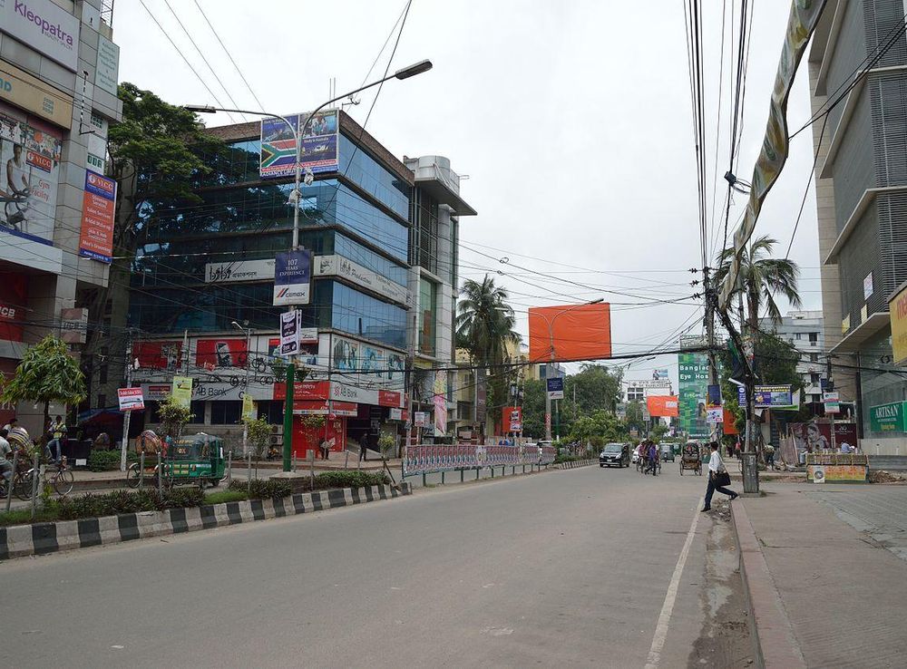 File:Road 16 - Dhanmondi Residential Area - Dhaka 2015-05-30 1446.JPG -  Wikimedia Commons