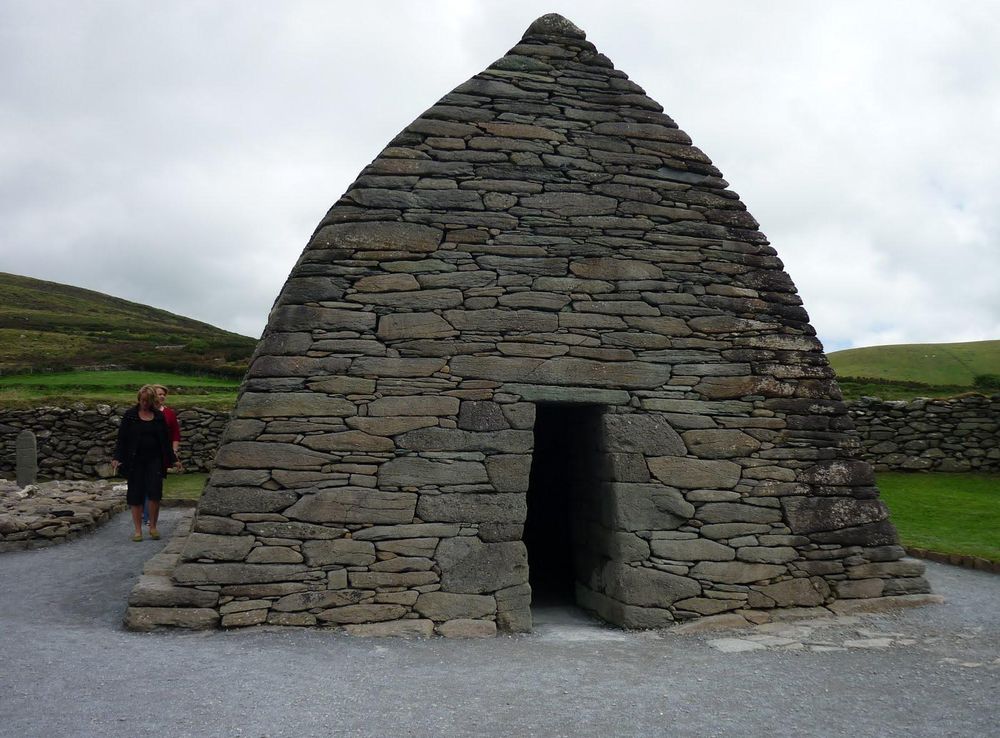 File:Gallarus Oratory - oldest church in Ireland - panoramio.jpg -  Wikimedia Commons