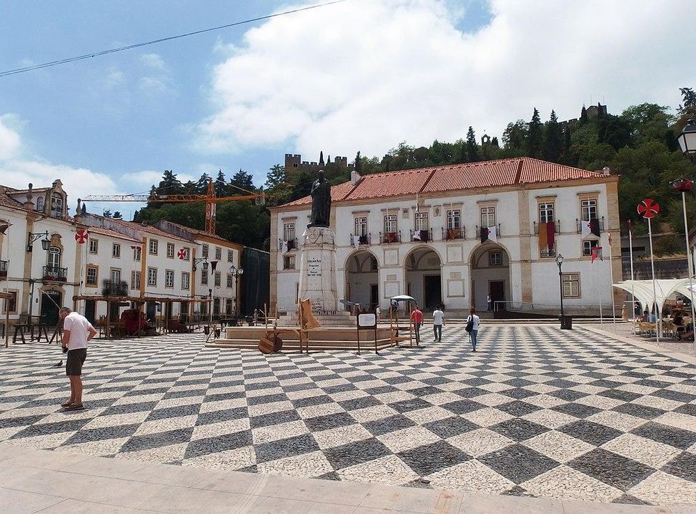 Ficheiro:Tomar, Praça da República (2).jpg – Wikipédia, a enciclopédia livre
