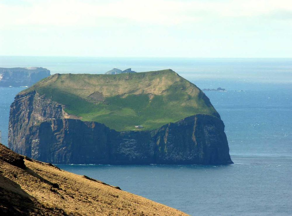 File:Vestmannaeyjar012.JPG - Wikimedia Commons