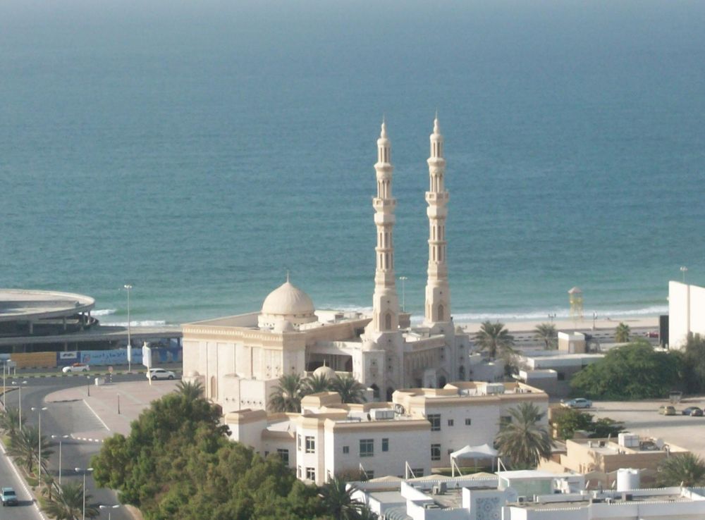 File:Ajman corniche mosque. - panoramio.jpg - Wikipedia