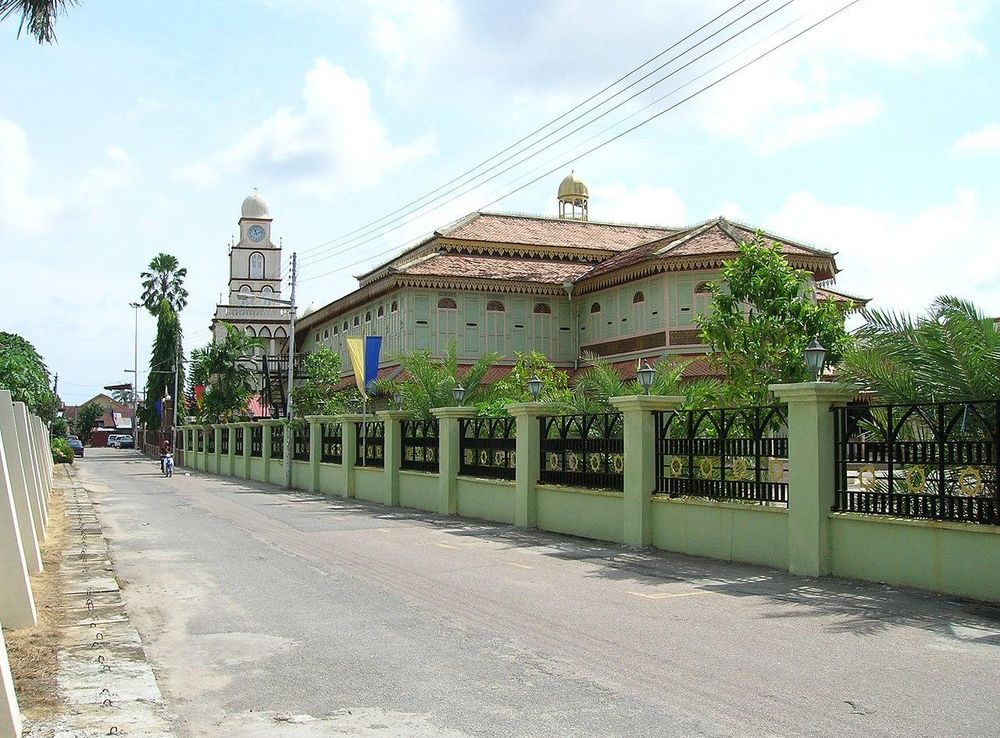 File:Muzium Islam (Islamic Museum), building with red-tiled roof, Kota Bharu,  Kelantan - panoramio.jpg - Wikimedia Commons