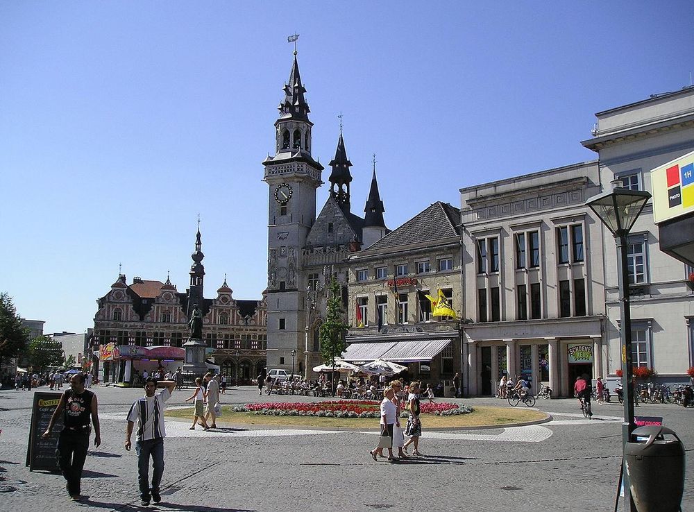 File:Grote markt van Aalst.JPG - Wikimedia Commons