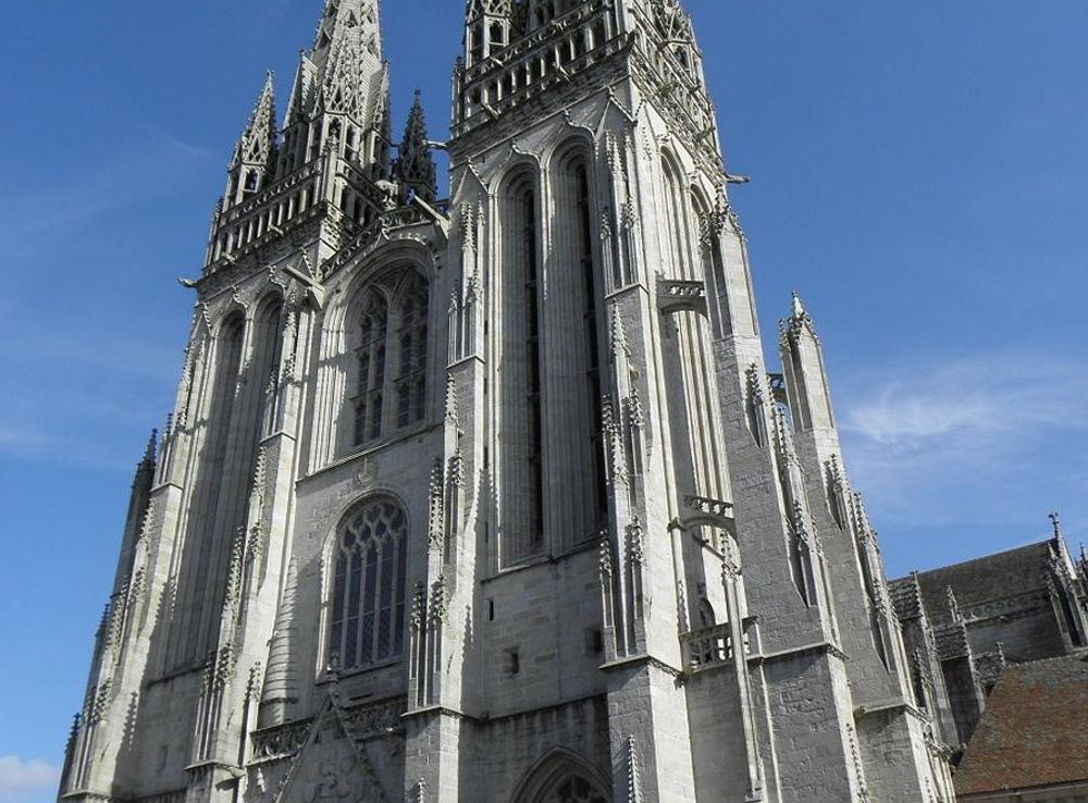 File:Quimper (29) Cathédrale 01.jpg - Wikimedia Commons