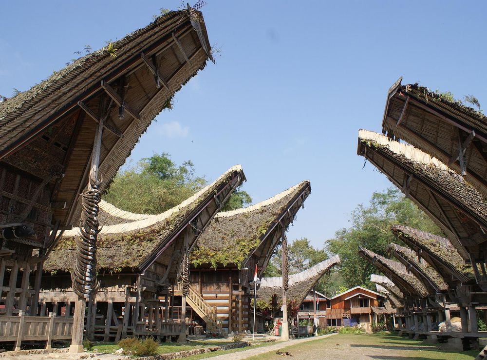 Berkas:Traditional Toraja House.JPG - Wikipedia bahasa Indonesia,  ensiklopedia bebas