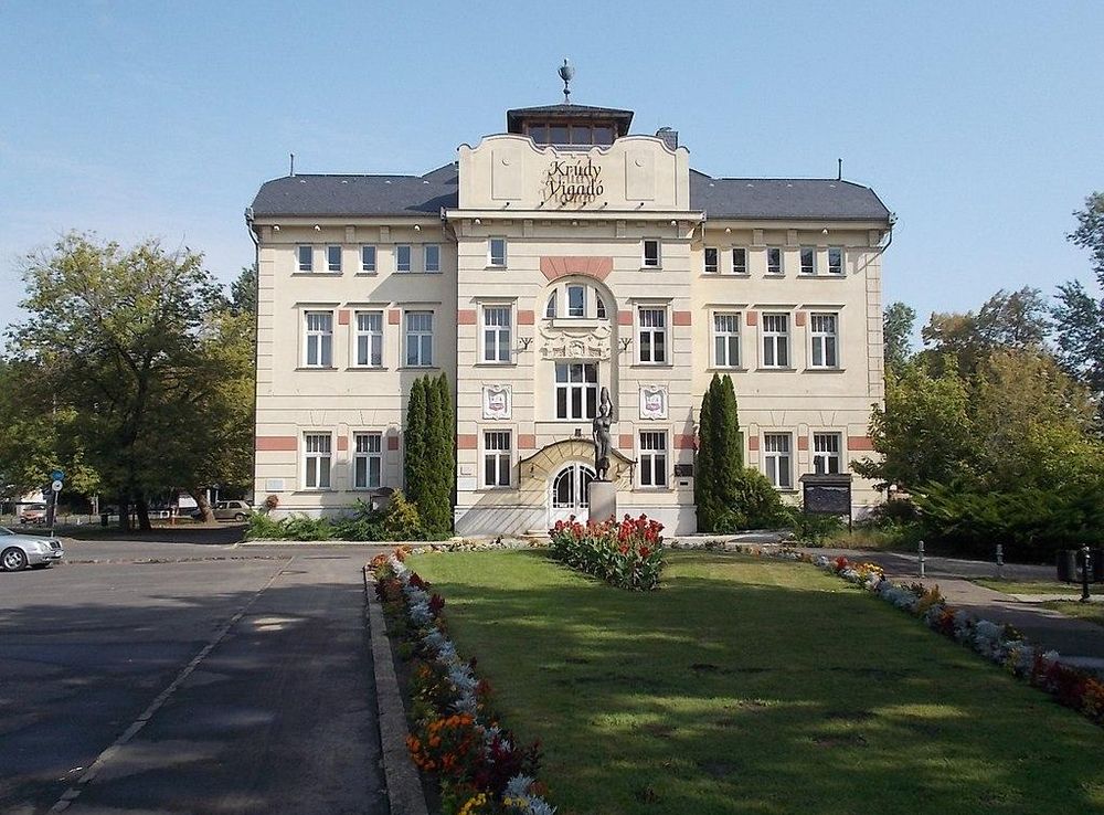 File:Krúdy Vígadó (Pazár István, 1911), 2017 Sóstógyógyfürdő.jpg -  Wikimedia Commons