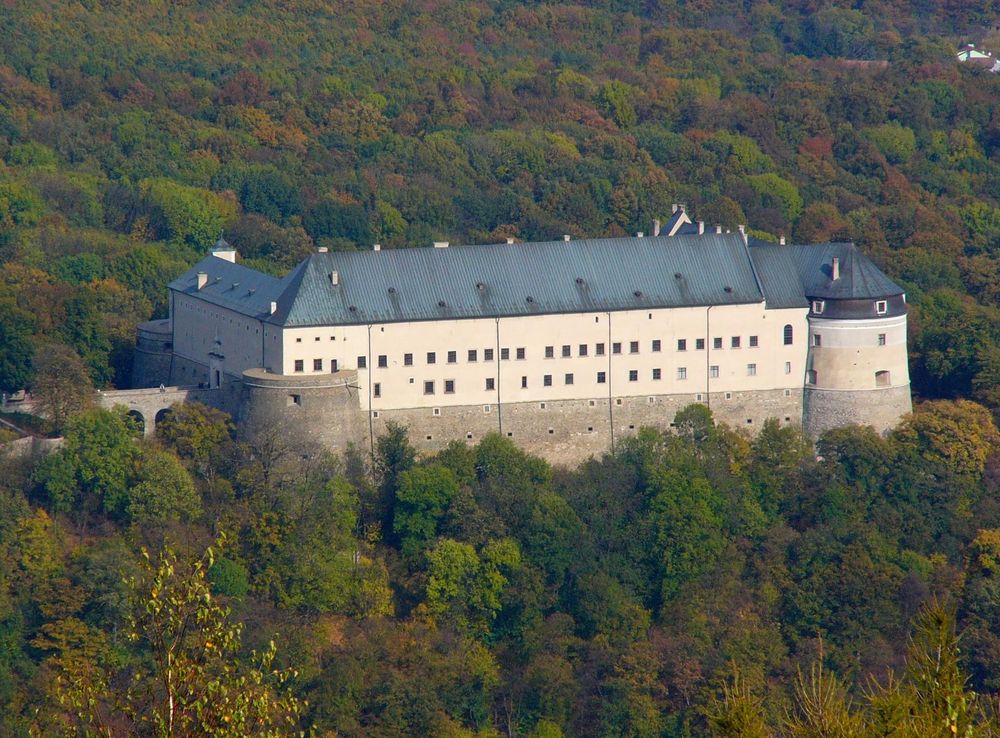 File:Cerveny Kamen z Kukly 02.jpg - Wikipedia