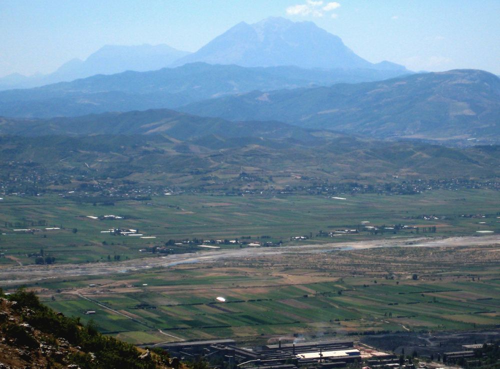 File:Elbasan-Tomorr.jpg - Wikimedia Commons