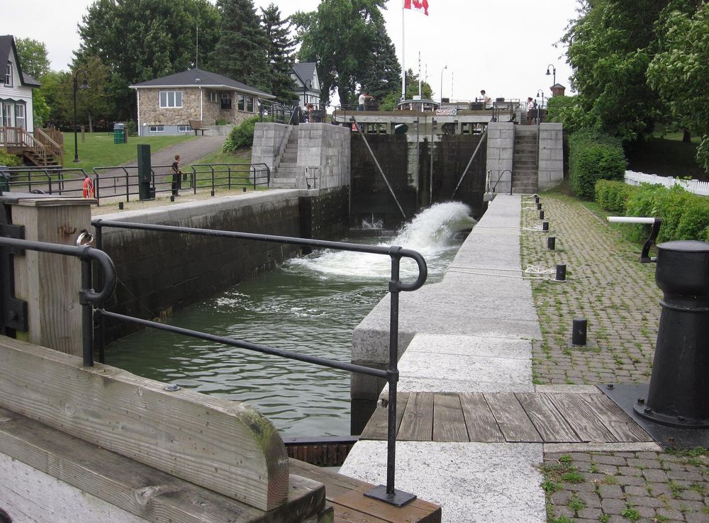 File:Écluse 1-5 - Canal de Chambly.JPG - Wikimedia Commons