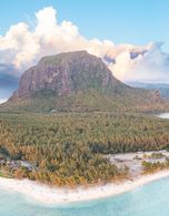 File:Le Morne Beach, the southwest tip ...