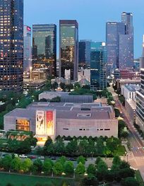 File:Klyde Warren Park and Dallas ...