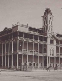 File:Sansibar House of Wonders.jpg ...