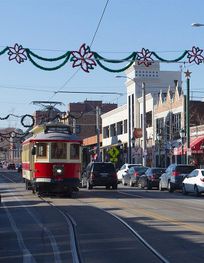 File:Loop Trolley car 001 eastbound on ...