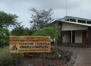 Archivo:Charles Darwin Research Station.jpg - Wikipedia, la enciclopedia  libre