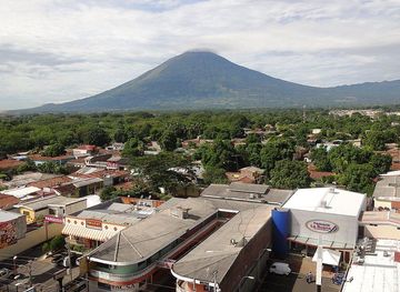File:Ciudad de San Miguel al pie del Volcán Chaparrastique.JPG - Wikimedia  Commons