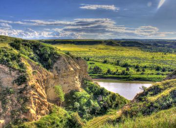Landscape across the river at Theodore Roosevelt National Park, North Dakota  image - Free stock photo - Public Domain photo - CC0 Images
