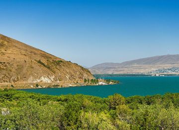 File:Armenia. Lake Sevan P8230578 2350.jpg - Wikimedia Commons