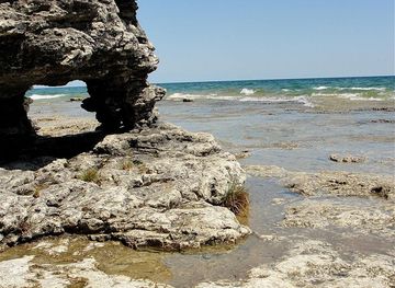 File:Cave Point County Park Door County Wisconsin.jpg - Wikimedia Commons