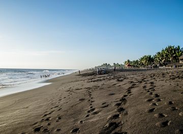 File:Black-sand-beach.jpg - Wikimedia Commons