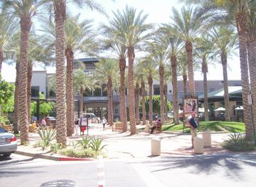 Kierland Commons