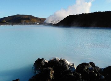 File:Blue Lagoon Geothermal Spa, Grindavík, Iceland (37917013312).jpg -  Wikimedia Commons