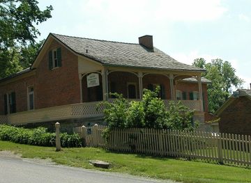 File:3. Nauvoo State Park and Museum (Nauvoo, Illinois) on the Mormon  Pioneer National Historic Trail (2004)  (883e3aa6-cf09-4e12-ae20-49477530361b).JPG - Wikimedia Commons