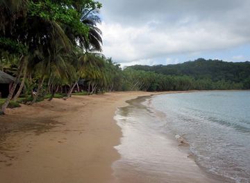 File:Praia de Coco on Bom Bom Island - Sao Tome and Principe.jpg -  Wikimedia Commons